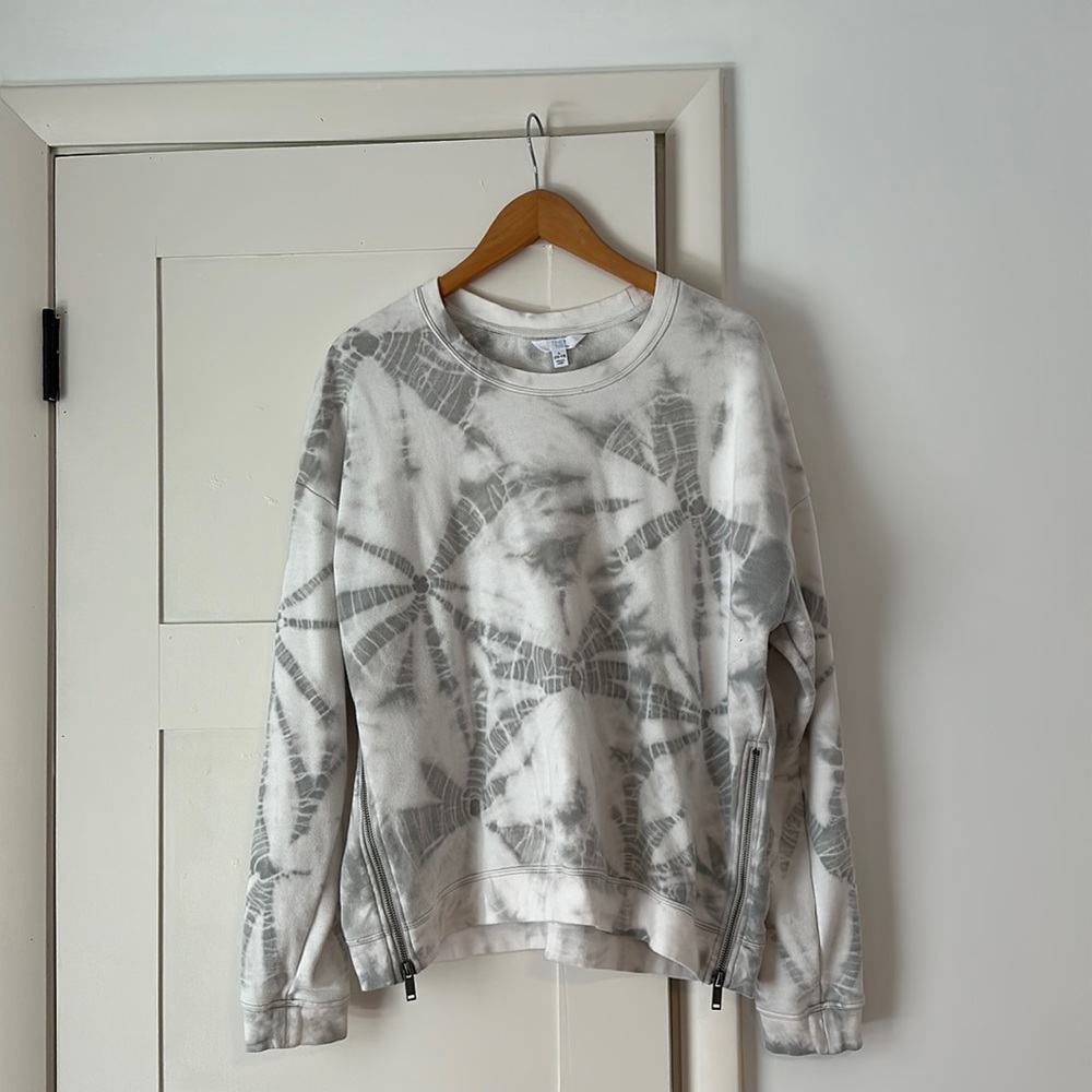 Women’s Time and Tru tie-dye raglan sweatshirt